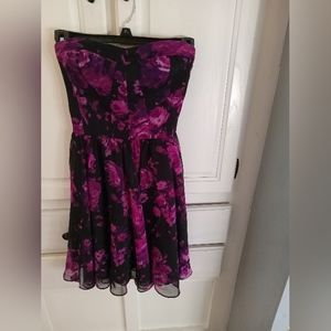 Guess Sweetheart Strapless Dress, Purple Floral Size 2 wedding guest semiformal